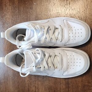 Boys/Girls Nike Court Size 4.5Y All White